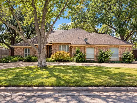 7056 Allen Place Dr, Fort Worth, TX 76116