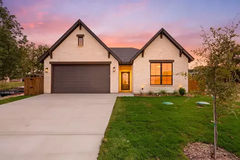 605 Mustang Trl, Granbury, TX 76049