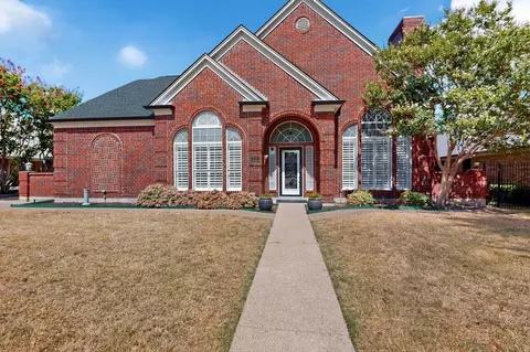 542 Clayton St, Grand Prairie, TX 75052