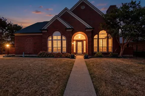 542 Clayton St, Grand Prairie, TX 75052
