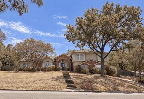 3209 Woodford Dr, Arlington, TX 76013