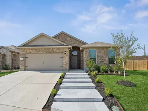 765 Beebrush Dr, Fort Worth, TX 76131