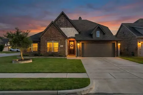 288 Brazos St, Burleson, TX 76028