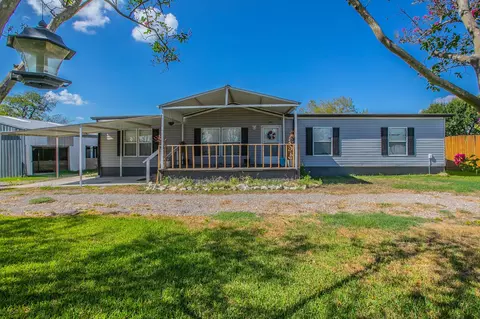 103 Elm St, Donie, TX 75838