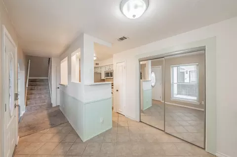 Entry Way - 714 E Wall St #105, Grapevine, TX 76051 photo 2 of 4