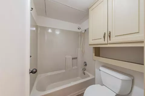 Bath - 714 E Wall St #105, Grapevine, TX 76051 photo 5 of 6