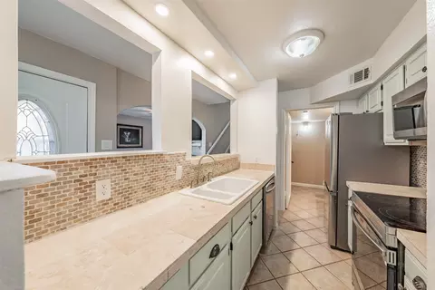 Kitchen - 714 E Wall St #105, Grapevine, TX 76051 photo 1 of 4