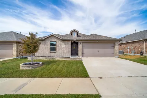 2208 Denmark Ln, Fort Worth, TX 76108