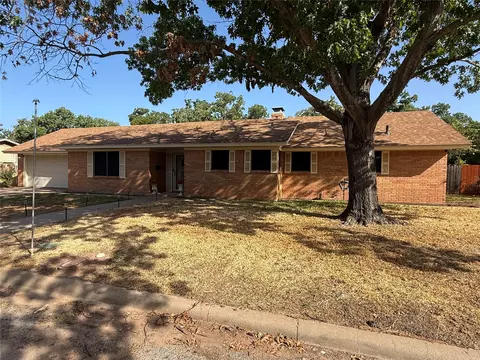 604 Kingwood Dr, Mineral Wells, TX 76067