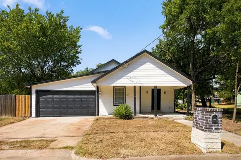 807 Wyatt St, Waxahachie, TX 75165