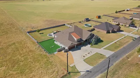 568 Crow Rd, Whitesboro, TX 76273