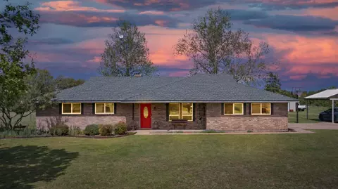 106 Vineyard St, Weatherford, TX 76087