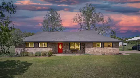 106 Vineyard St, Weatherford, TX 76087