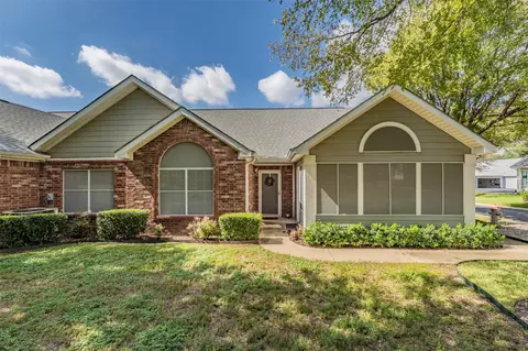 918 Bridges Dr, Arlington, TX 76012