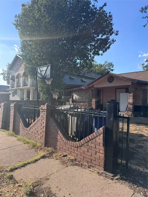 1531 Fairview Ave, Dallas, TX 75223
