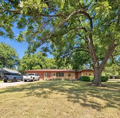 800 Kerry Ln, Azle, TX 76020
