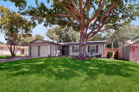 8632 Kingspoint Dr, Dallas, TX 75238