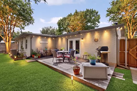 8632 Kingspoint Dr, Dallas, TX 75238