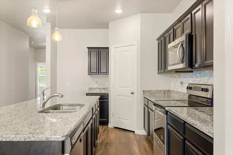Kitchen - 433 Starboard Dr, Crowley, TX 76036 photo 3 of 4