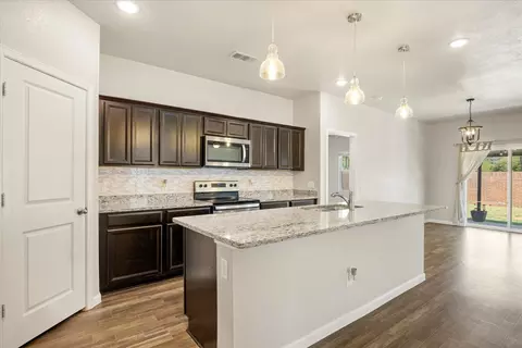 Kitchen - 433 Starboard Dr, Crowley, TX 76036 photo 4 of 4