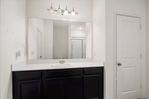 Bath - 433 Starboard Dr, Crowley, TX 76036 photo 1 of 2