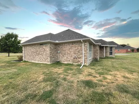 Exterior - 1085 E Alamosa Dr, Talty, TX 75160 photo 3 of 6