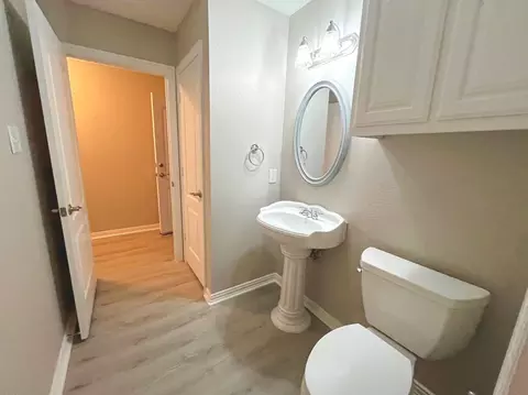 Bath - 1085 E Alamosa Dr, Talty, TX 75160 photo 3 of 3