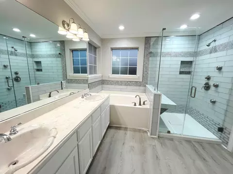 Bath - 1085 E Alamosa Dr, Talty, TX 75160 photo 1 of 3