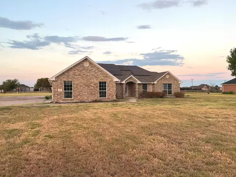 Exterior - 1085 E Alamosa Dr, Talty, TX 75160 photo 2 of 6