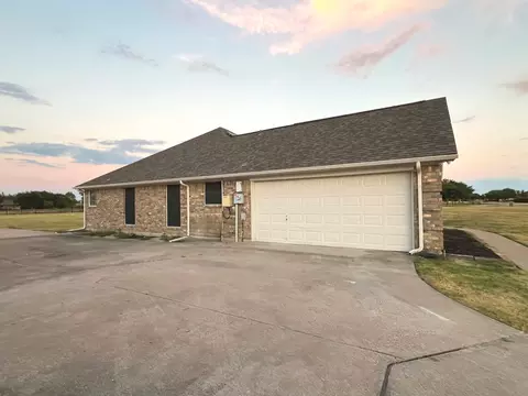 Exterior - 1085 E Alamosa Dr, Talty, TX 75160 photo 4 of 6