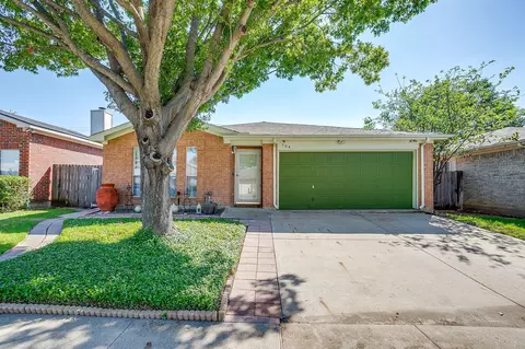 704 Charles City Dr, Arlington, TX 76018