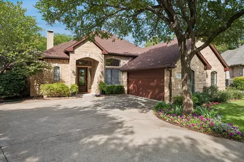 9758 Vinewood Dr, Dallas, TX 75228
