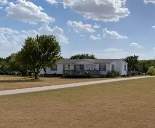 902 Old Church Rd, Waxahachie, TX 75165