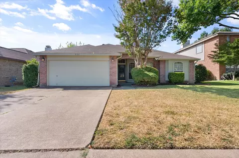 926 Tennis Villa Dr, Arlington, TX 76017