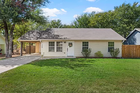 110 Shady Springs Dr, Runaway Bay, TX 76426