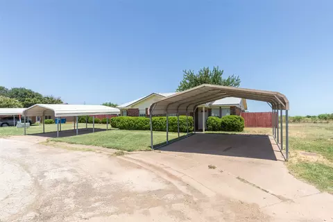201 203 Bluebonnet Dr, Winters, TX 79567
