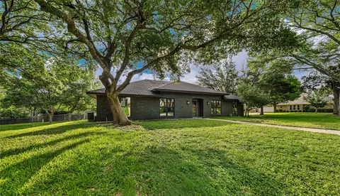 9917 Sandalwood Dr, Woodway, TX 76712