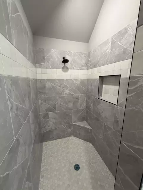 Bath - 924 Eagles Way, Springtown, TX 76082 photo 1 of 4