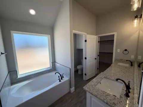 Bath - 924 Eagles Way, Springtown, TX 76082 photo 2 of 4