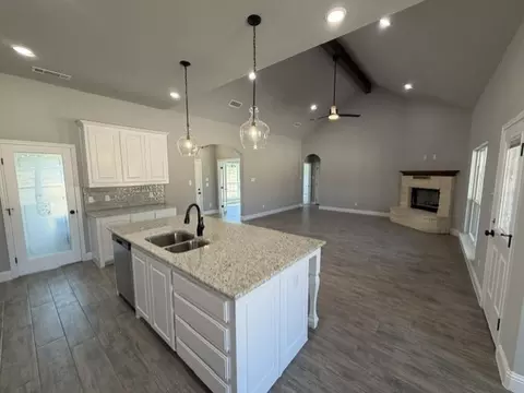 Living - 924 Eagles Way, Springtown, TX 76082 photo 1 of 3