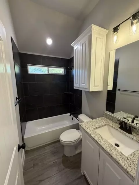 Bath - 924 Eagles Way, Springtown, TX 76082 photo 4 of 4