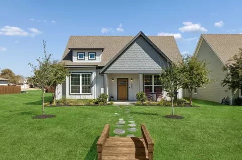 208 W 6th St, Justin, TX 76247