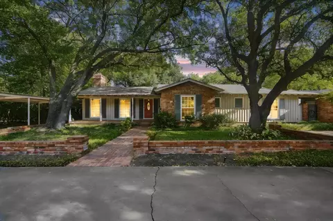 1107 E Walnut St, Hillsboro, TX 76645