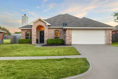 903 E Burnett St, Ennis, TX 75119