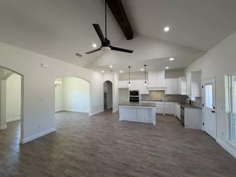 Living - 882 Eagles Way, Springtown, TX 76082 photo 4 of 5
