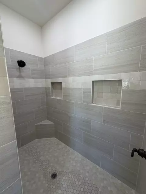 Bath - 882 Eagles Way, Springtown, TX 76082 photo 2 of 3