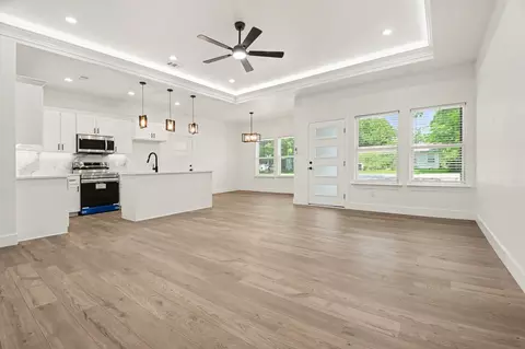Living - 415 Thomas St, Terrell, TX 75160 photo 2 of 5