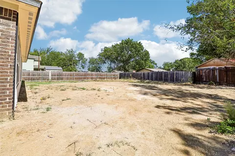 Exterior - 415 Thomas St, Terrell, TX 75160 photo 4 of 5