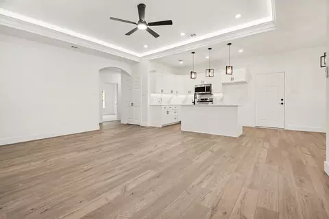 Living - 415 Thomas St, Terrell, TX 75160 photo 1 of 5