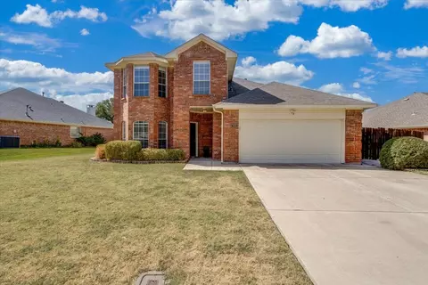 908 Dallas Ln, Lewisville, TX 75067
